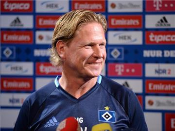 Trainer Markus Gisdol versammelt die HSV-Profis zunächst in einem Lauf-Trainingslager. Foto: Daniel Reinhardt