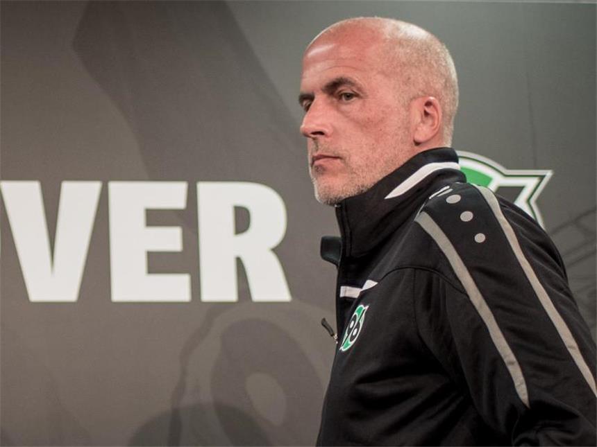 Präsident Kind: Keine schnellen Entscheidungen bei 96 Trainer Michael Frontzeck besaß lediglich einen Vertrag für die letzten fünf Spiele der Saison. Foto: Ole Spata