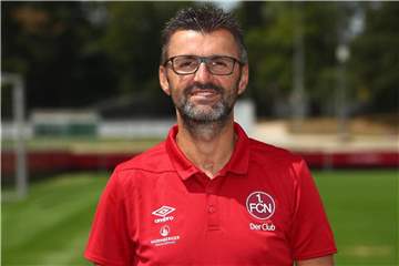 Trainer Michael Köllner musste mit seiner Mannschaft im Test gegen den FC Bologna eine Niederlage hinnehmen. Foto: Daniel Karmann