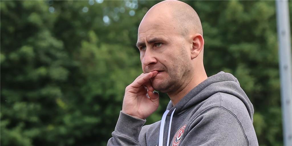Eving Selimiye Spor wappnet sich für die Bezirksliga: Fünf Neuzugänge – einer aus Lünen Trainer Paul Helfer beißt sich auf die Finger.