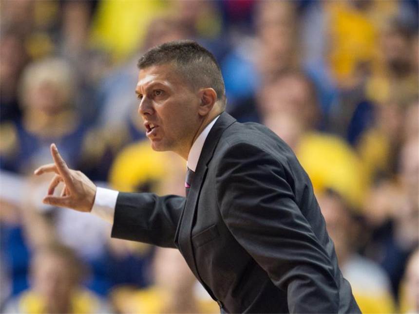 Europe Cup: Bonn gewinnt Viertelfinal-Hinspiel Trainer Predrag Krunic hat mit den Telekom Baskets Bonn den israelischen Club Ironi Nahariya mit 89:68 besiegt. Foto: Annegret Hilse