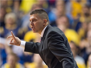 Trainer Predrag Krunic hat mit den Telekom Baskets Bonn den israelischen Club Ironi Nahariya mit 89:68 besiegt. Foto: Annegret Hilse