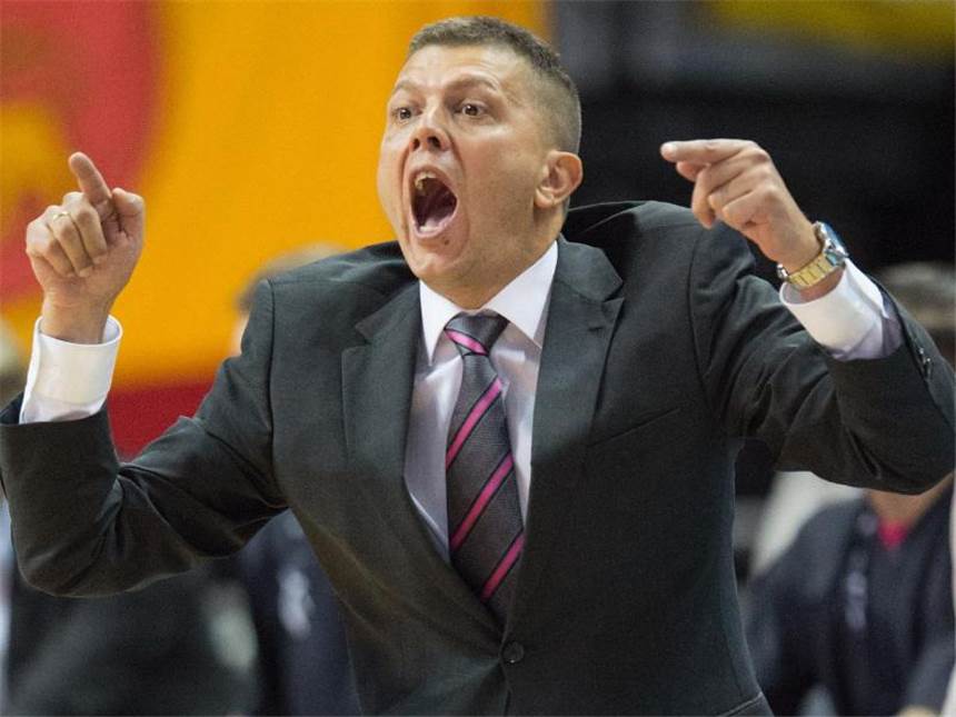 Bonn besiegt im Europe Cup Oberwart mit 83:64 Trainer Predrag Krunic holte mit den Telekom Baskets Bonn den zweiten Zwischenrunden-Sieg. Foto: Annegret Hilse