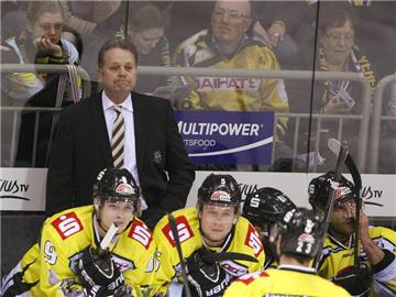 Trainer Rick Adduono sorgt mit den Krefeld Pinguinen reihenweise für Überraschungen. Foto: Roland Weihrauch