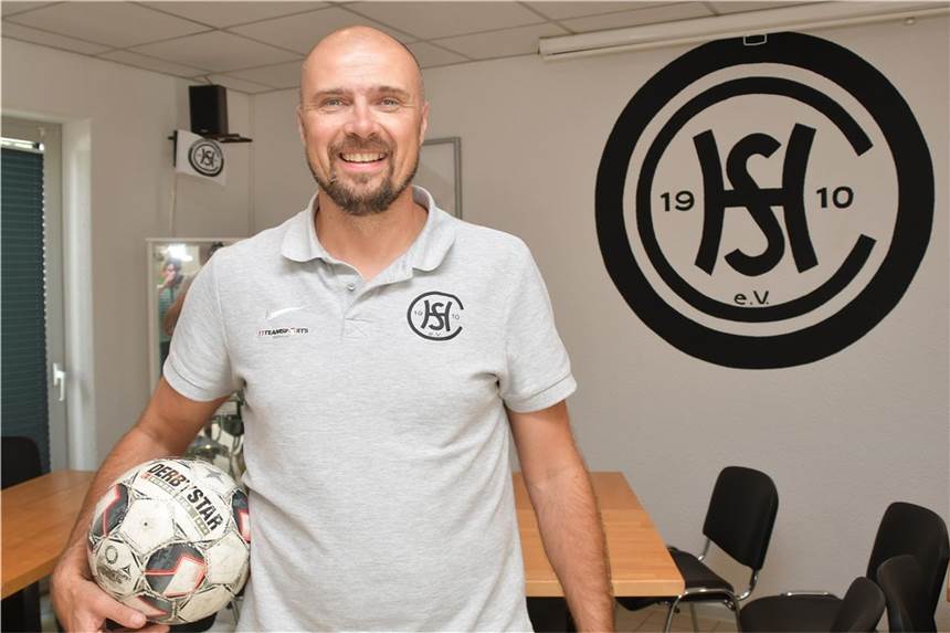 Warum sie beim Hörder SC trotz der sportlich desaströsen Bilanz weiter an sich glauben Trainer Robert Podeschwa musste in jüngster Zeit einige sportliche Nackenschläge hinnehmen.
