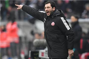 Trainer Sandro Schwarz und sein Team Mainz 05 können heute einen großen Schritt in Richtung Klassenerhalt schaffen. Foto: Arne Dedert