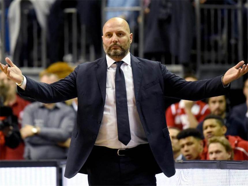 Bayern-Frust statt Halbfinal-Lust - 69:74-Heimniederlage Trainer Sasa Djordjevic sprach von einer herben Niederlage der Bayern-Basketballer. Foto: Rainer Jensen