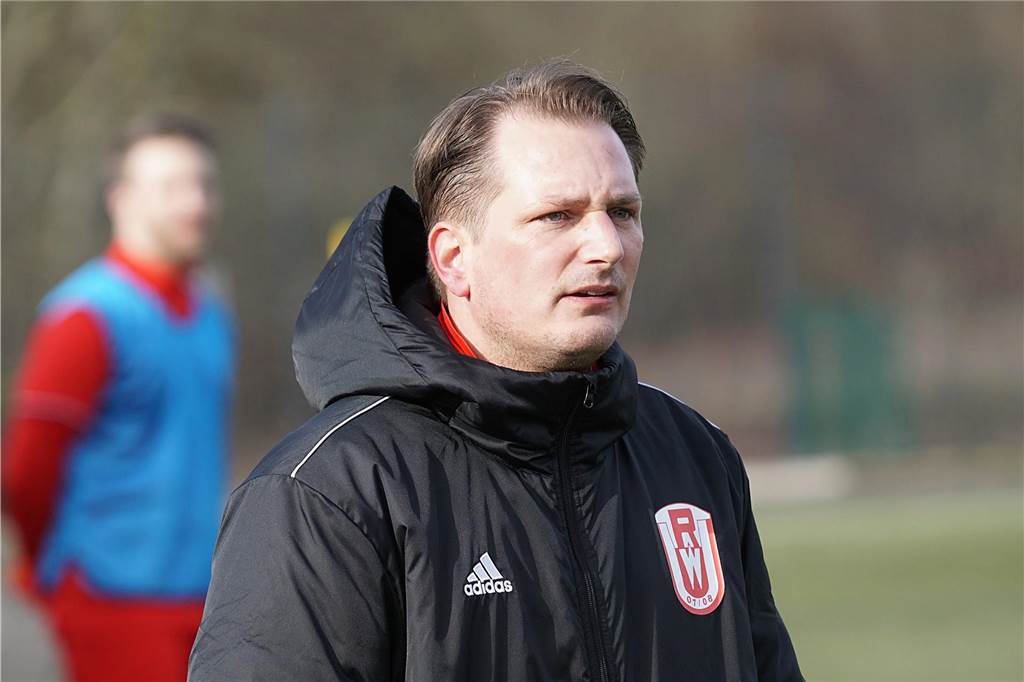 Nach fünf sieglosen Spielen: RWU-Trainer ruft den Abstiegskampf aus Trainer Sebastian Eckei