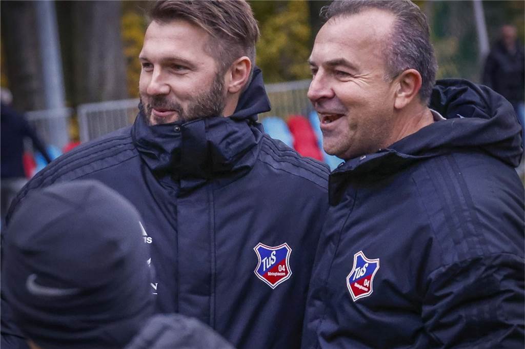 Trainerbeben beim TuS Bövinghausen: Sebastian Tyrala und weitere Verantwortliche treten zurück Trainer Sebastian Tyrala (l.) und Vorsitzender Ajhan Dzaferoski gehen getrennte Wege.