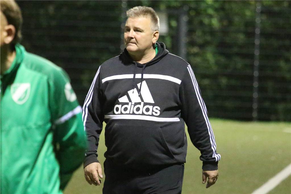 SuS Lünern im achten Spiel ohne Sieg: „Wir machen uns keine Sorgen, aber Gedanken“ Trainer Thomas Kramer sind die Hände gebunden. Mit einer Rumpftruppe verlor der SuS Lünern beim Kamener SC II.