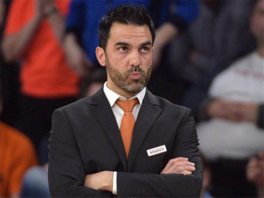 Ulm hält Bayern und Bamberg auf Distanz Trainer Thorsten Leibenath holte mit den Ulmern einen knappen Sieg gegen Würzburg. Foto: Stefan Puchner