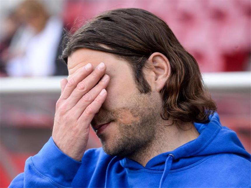 Frings will mit Darmstadt "nicht den Super-GAU erleben" Trainer Torsten Frings ist mit dem Darmstadt 98 bereits abgestiegen. Foto: Armin Weigel