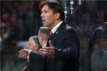 Trainer Uwe Krupp behauptet sich mit den Eisbären Berlin an der Spitze der DEL-Tabelle. Foto: Daniel Karmann