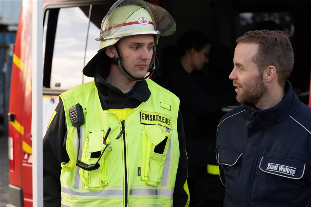 Gemeinsame Großübung von Feuerwehr Waltrop, DLRG und THW am Alten Schiffshebewerk in Henrichenburg.
