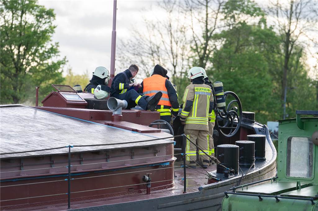 Gemeinsame Großübung von Feuerwehr Waltrop, DLRG und THW am Alten Schiffshebewerk in Henrichenburg.