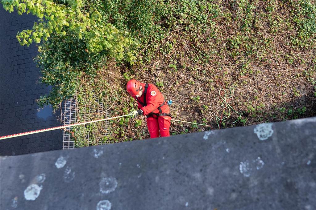 Gemeinsame Großübung von Feuerwehr Waltrop, DLRG und THW am Alten Schiffshebewerk in Henrichenburg.