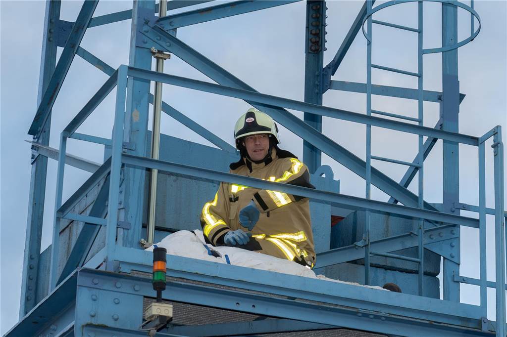 Gemeinsame Großübung von Feuerwehr Waltrop, DLRG und THW am Alten Schiffshebewerk in Henrichenburg.