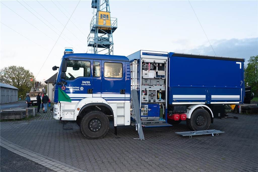 Gemeinsame Großübung von Feuerwehr Waltrop, DLRG und THW am Alten Schiffshebewerk in Henrichenburg.
