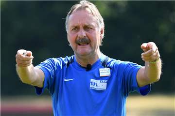 Trainiert Peter Neururer bald Bastian Schweinsteiger in den USA? Foto: Ina Fassbender