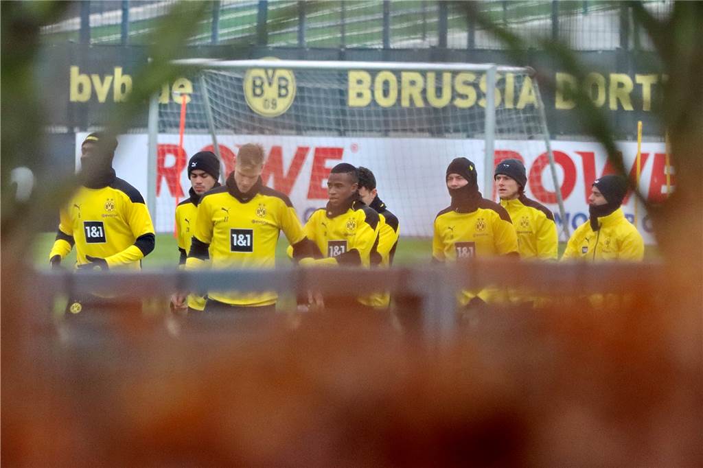 Schock-Diagnose bei Axel Witsel: Saison-Aus für BVB-Mittelfeldspieler Training der BVB-Reservisten am Sonntagvormittag in Brackel.