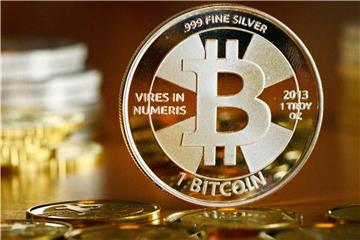 Transaktionen mit Kryptowährungen wie dem Bitcoin seien langsam und teuer, sagt die BIZ. Foto: Jens Kalaene
