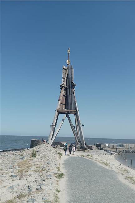 „Traumhaft Cuxhaven an der Kugelbacke, wie jedes Jahr Erholung pur. Strand Sonne und Meer, was will man mehr“, schreibt uns eine Leserin zu diesem Bild.