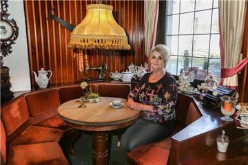 Traurig: Ursula Siegmann, hier im Schankraum, verbrachte mehr als ihr halbes Leben in den Tierpark-Stuben.