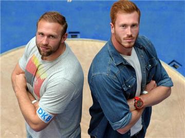 Treffen im Bruder-Duell in Berlin aufeinander: Die Diskuswerfer Robert (l) und Christoph Harting. Foto: Rainer Jensen