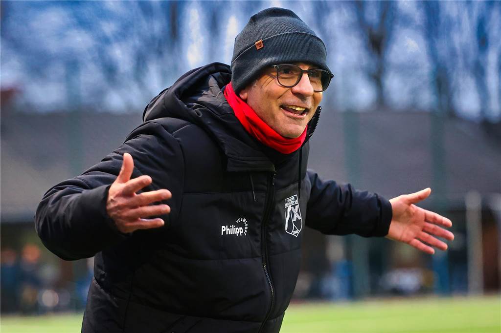 Wacker Obercastrop: Eckpfeiler der Saisonvorbereitung sind in den Boden gerammt Trifft in einem Testspiel auf seinen Ex-Verein VfB Hilden: Wacker-Trainer Toni Molina.