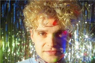 Tristan Brusch lockt ins „Paradies“. Foto: Ashley Armitage/Warner Music