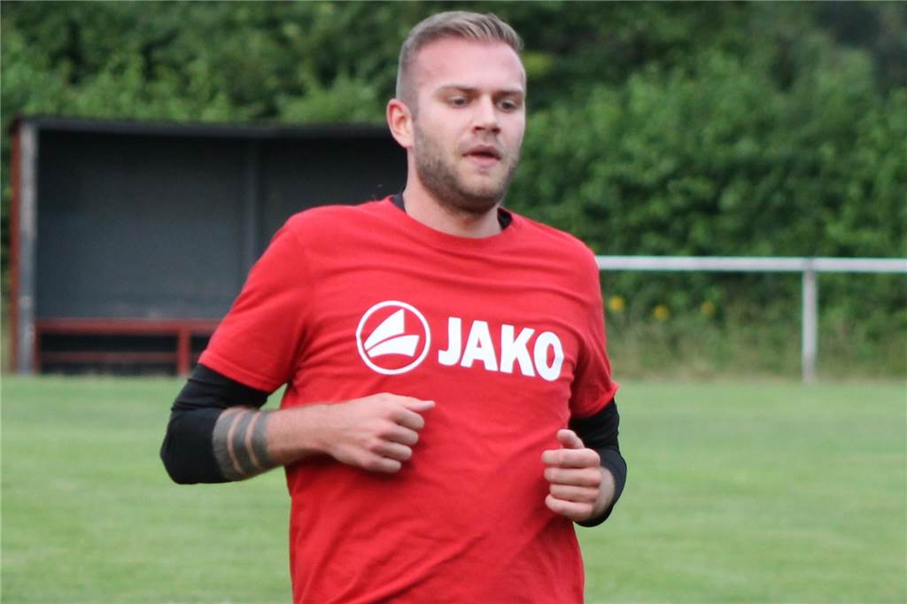 Tristan Schlossarek verlässt den FC Overberge: „Es hat am Ende nicht zusammengepasst“ Tristan Schlossarek bei einer Trainingseinheit des FC Overberge.