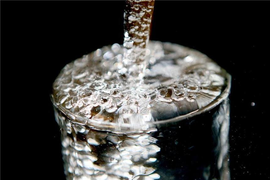 Trinken hilft gegen trockene Luft Trockene Schleimhäute sollten befeuchtet werden. Das schafft man mit Trinken. Foto: Oliver Berg/dpa
