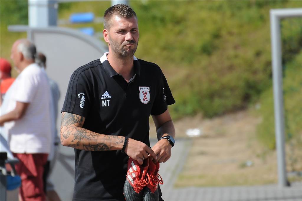 12. August 2018: Frohlinde gewinnt das Landesliga-Derby - alle Spiele im Überblick Trotz der 1:0-Führung zur Pause zeigte sich Marco Taschke, der den urlaubenden Coach Dennis Hasecke, auf der Bank vertrat, nicht zufrieden mit dem Auftritt seiner SG Castrop im Duell des ersten Spieltages mit Genclerbirligi Resse aus Gelsenkirchen.