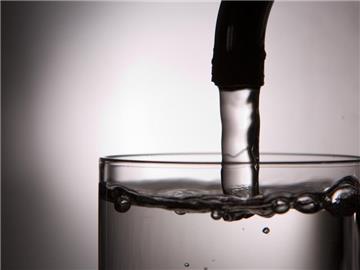 Trotz der ausgezeichneten Bewertung des Trinkwassers mahnte das Umweltbundesamt an, das Grundwasser besser zu schützen. Foto: Lukas Schulze