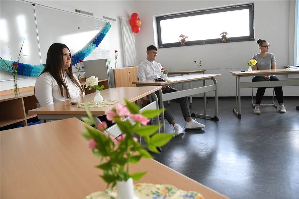 So läuft in Selm in Coronazeiten die Prüfungsvorbereitung an Schulen Trotz der Corona-Auflagen hat es an der Selma-Lagerlöf-Sekundarschule 2020 eine atmosphärisch dichte Abschlussfeier für den zehnten Jahrgang gegeben. Auch 2021 könnte das so sein.