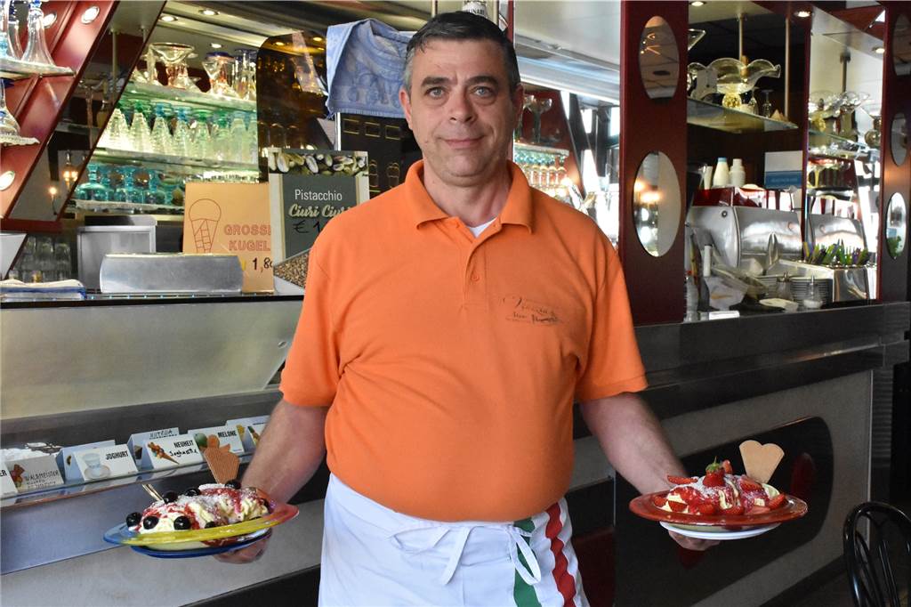 Trotz Kostensteigerungen: „Eismänner“ halten Preis für die Kugel Eis stabil Trotz der enormen Kostensteigerungen möchte Filippo Belbruno im Eiscafé Venezia den Preis für seine vielen Stammkunden stabil halten.