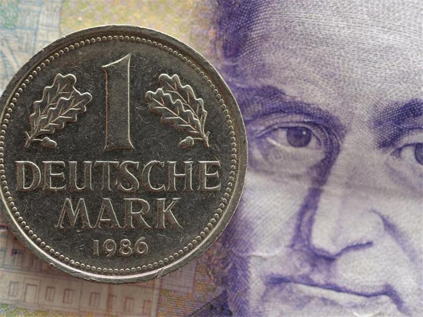 Umfrage: Nur gut jeder vierte Deutsche will zurück zur D-Mark Trotz der Eurokrise wünschen sich viele Deutsche die D-Mark nicht zurück. Foto: David Ebener