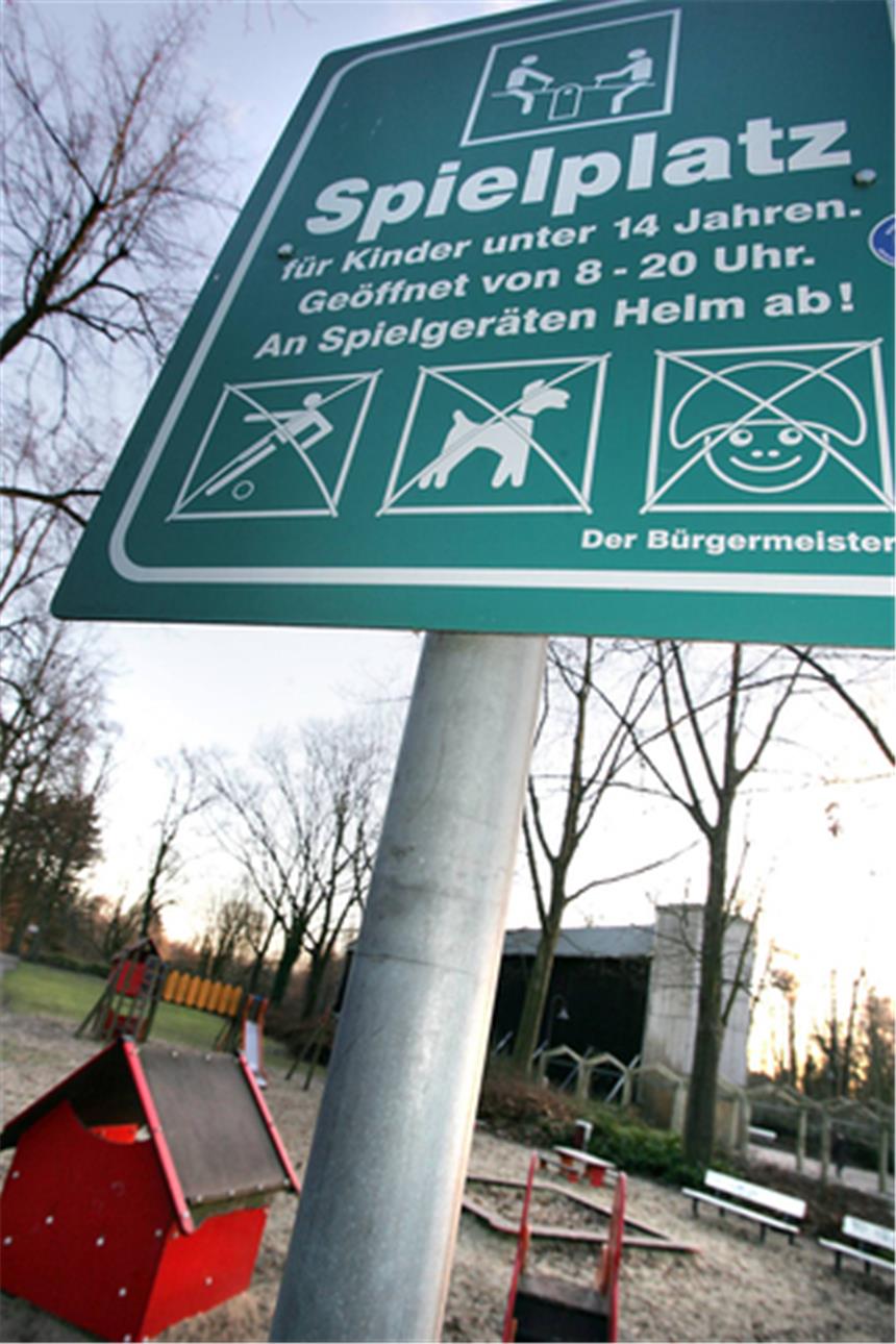 Beim Ordnungsamt häufen sich Beschwerden über Hundekot Trotz der Hinweisschilder sind Hunde immer wieder auch auf Spielplätzen zu beobachten.