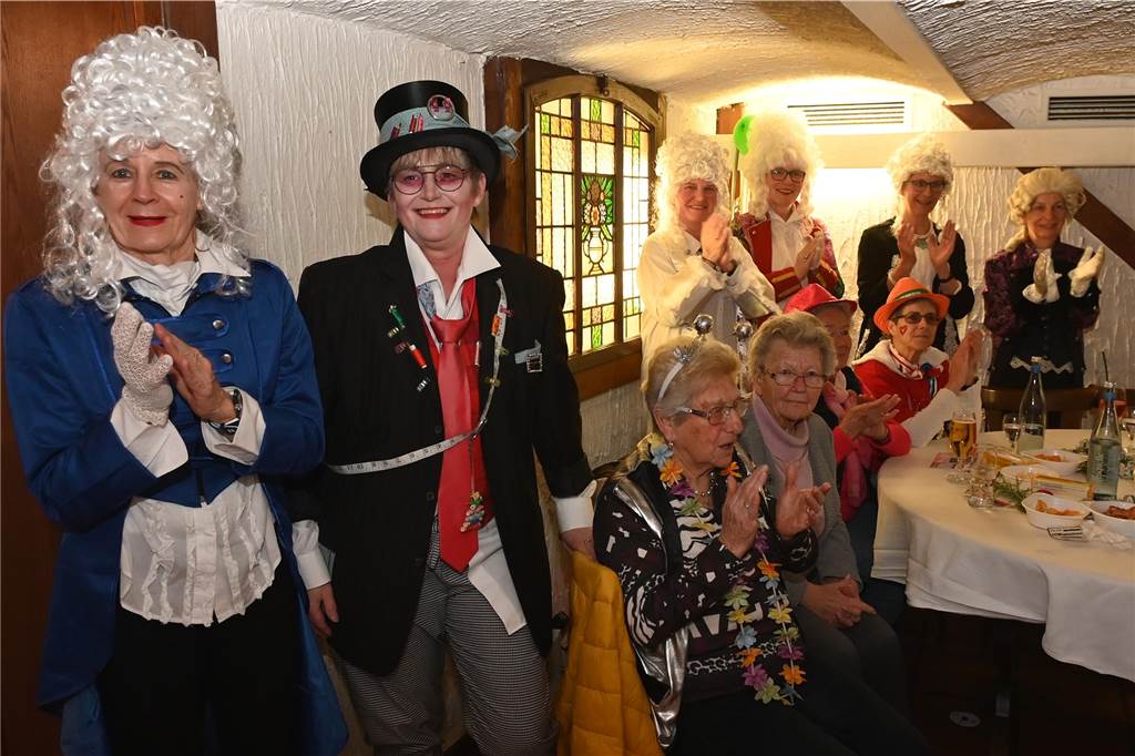 Trotz der langen Pause hatten die Damen von St. Paulus das Feiern nicht verlernt. Musikalisch wurden sie im Jägerhof Einhaus vom DJ Entertainment bestens unterhalten.