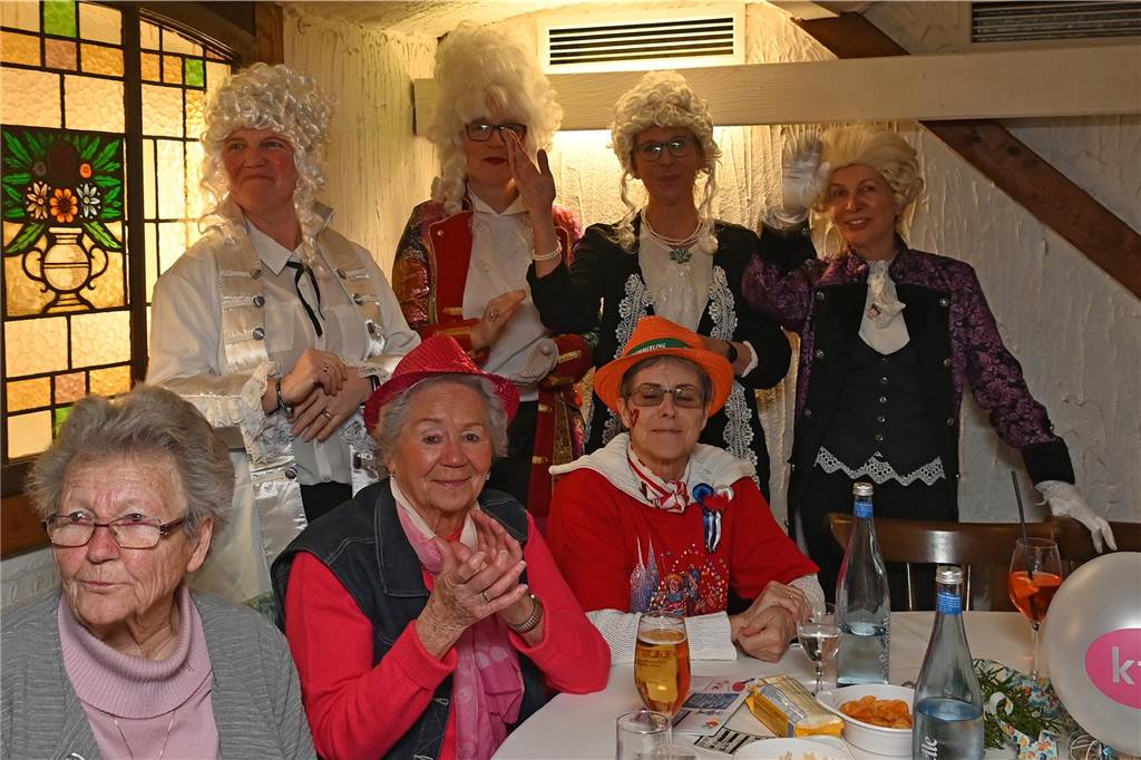 Trotz der langen Pause hatten die Damen von St. Paulus das Feiern nicht verlernt. Musikalisch wurden sie im Jägerhof Einhaus vom DJ Entertainment bestens unterhalten.