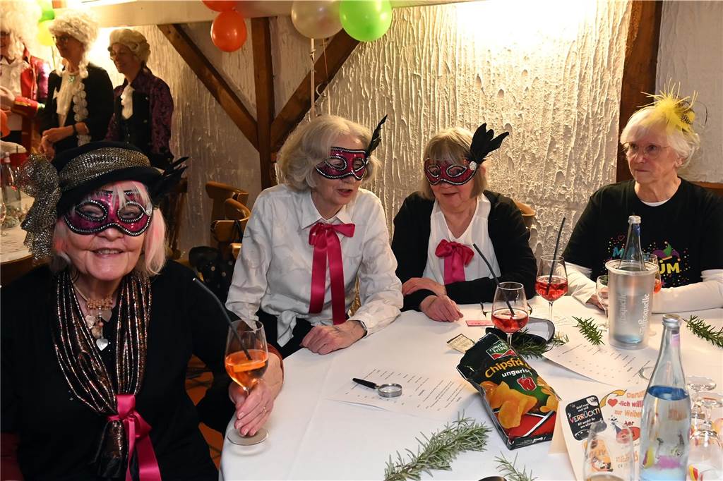 Trotz der langen Pause hatten die Damen von St. Paulus das Feiern nicht verlernt. Musikalisch wurden sie im Jägerhof Einhaus vom DJ Entertainment bestens unterhalten.