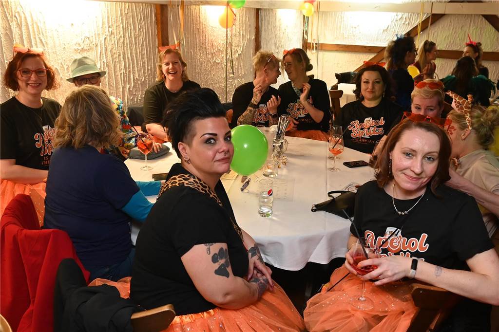 Trotz der langen Pause hatten die Damen von St. Paulus das Feiern nicht verlernt. Musikalisch wurden sie im Jägerhof Einhaus vom DJ Entertainment bestens unterhalten.