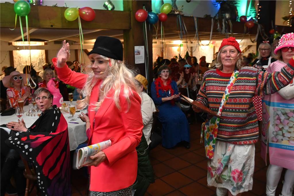 Trotz der langen Pause hatten die Damen von St. Paulus das Feiern nicht verlernt. Musikalisch wurden sie im Jägerhof Einhaus vom DJ Entertainment bestens unterhalten.