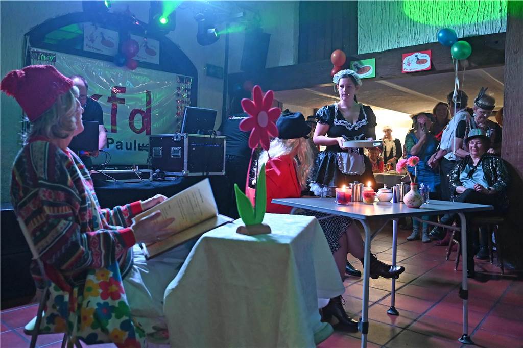 Trotz der langen Pause hatten die Damen von St. Paulus das Feiern nicht verlernt. Musikalisch wurden sie im Jägerhof Einhaus vom DJ Entertainment bestens unterhalten.