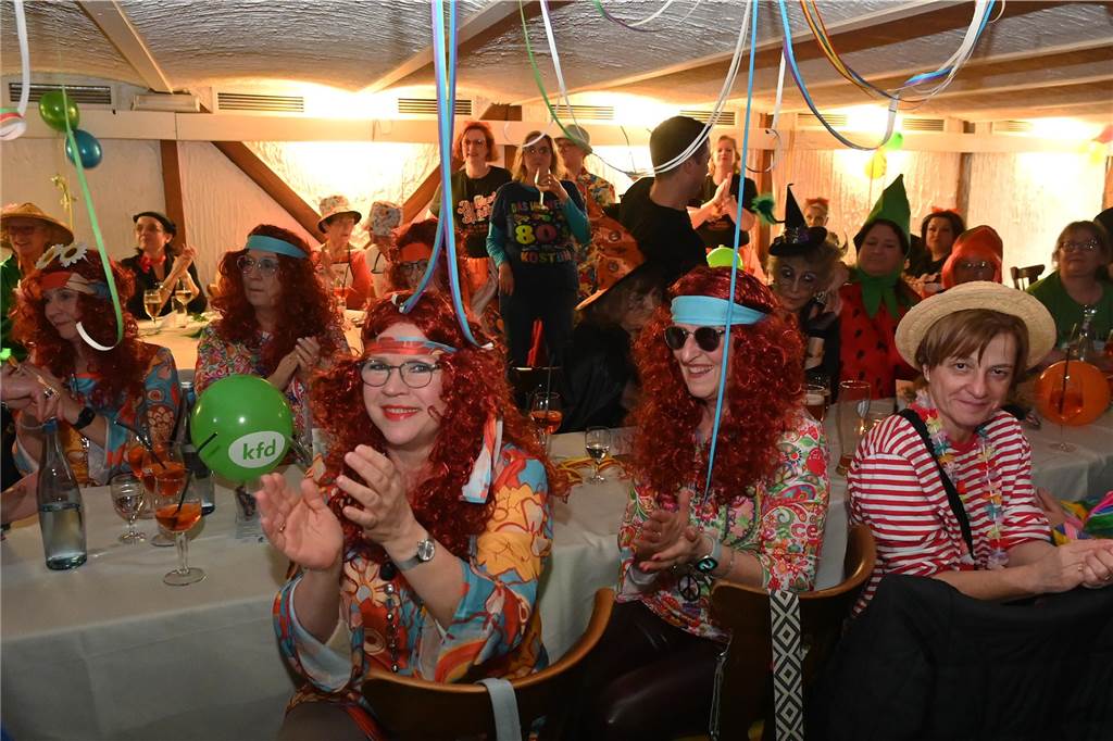 Trotz der langen Pause hatten die Damen von St. Paulus das Feiern nicht verlernt. Musikalisch wurden sie im Jägerhof Einhaus vom DJ Entertainment bestens unterhalten.