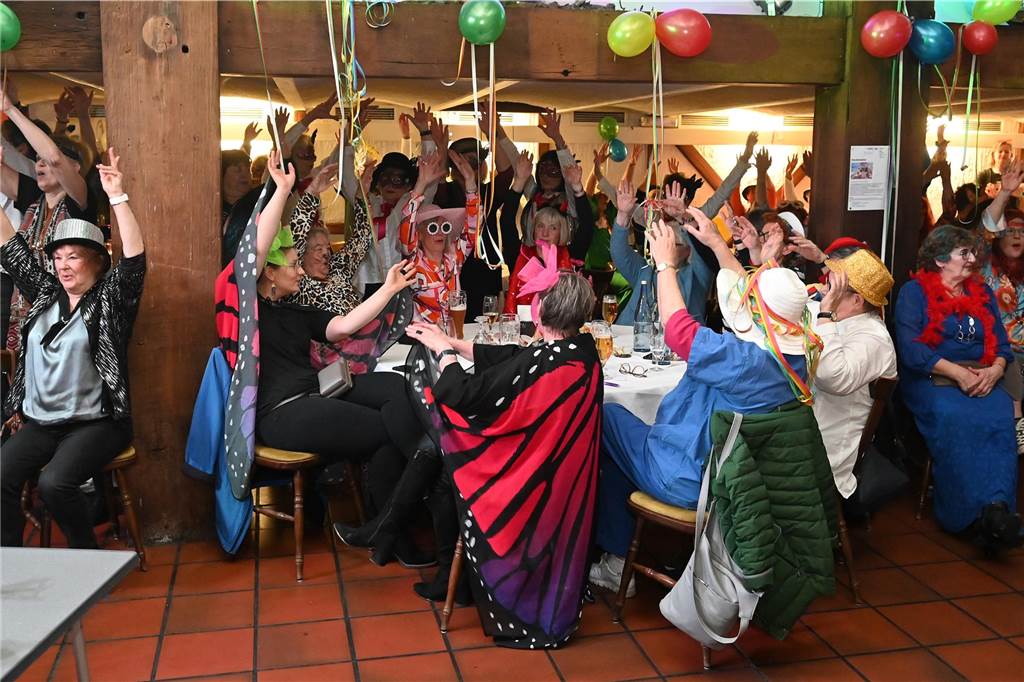 Trotz der langen Pause hatten die Damen von St. Paulus das Feiern nicht verlernt. Musikalisch wurden sie im Jägerhof Einhaus vom DJ Entertainment bestens unterhalten.