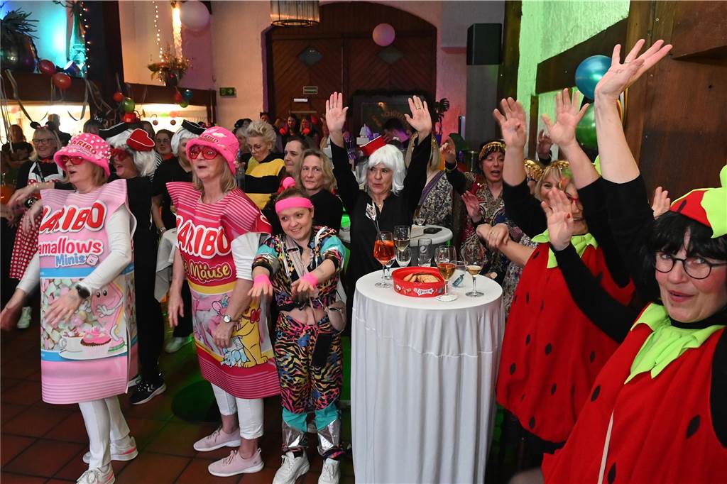 Trotz der langen Pause hatten die Damen von St. Paulus das Feiern nicht verlernt. Musikalisch wurden sie im Jägerhof Einhaus vom DJ Entertainment bestens unterhalten.