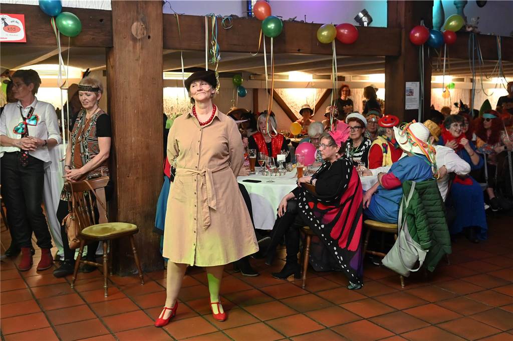 Trotz der langen Pause hatten die Damen von St. Paulus das Feiern nicht verlernt. Musikalisch wurden sie im Jägerhof Einhaus vom DJ Entertainment bestens unterhalten.
