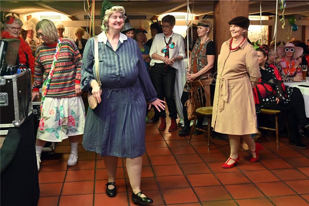Trotz der langen Pause hatten die Damen von St. Paulus das Feiern nicht verlernt. Musikalisch wurden sie im Jägerhof Einhaus vom DJ Entertainment bestens unterhalten.