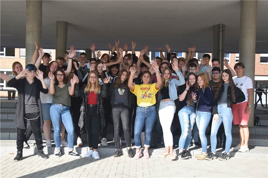 Letzter Jahrgang der Kirchhellener Hauptschule startet Trotz des bevorstehenden Abschieds geht die Abschlussklasse der Hauptschule Kirchhellen freudi in das letzte Schuljahr für sie und ihre Schule. Eine spannende Zeit steht ihnen bevor.